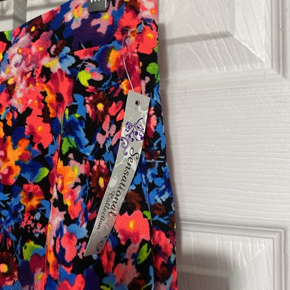 Sensational collection NWT floral bright colored skirt size LARGE - Picture 10 of 11